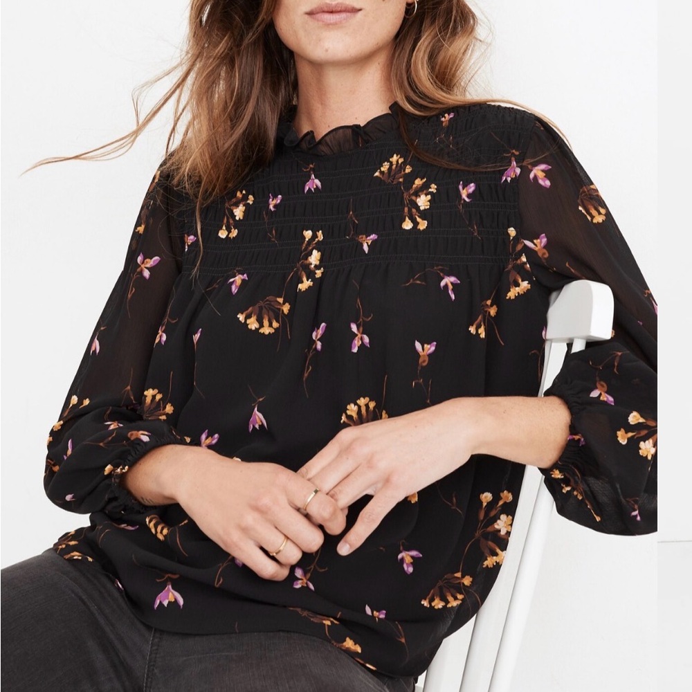 Madewell Georgette Ruffle-Collar Smocked Top in Falling Freesias Size Medium